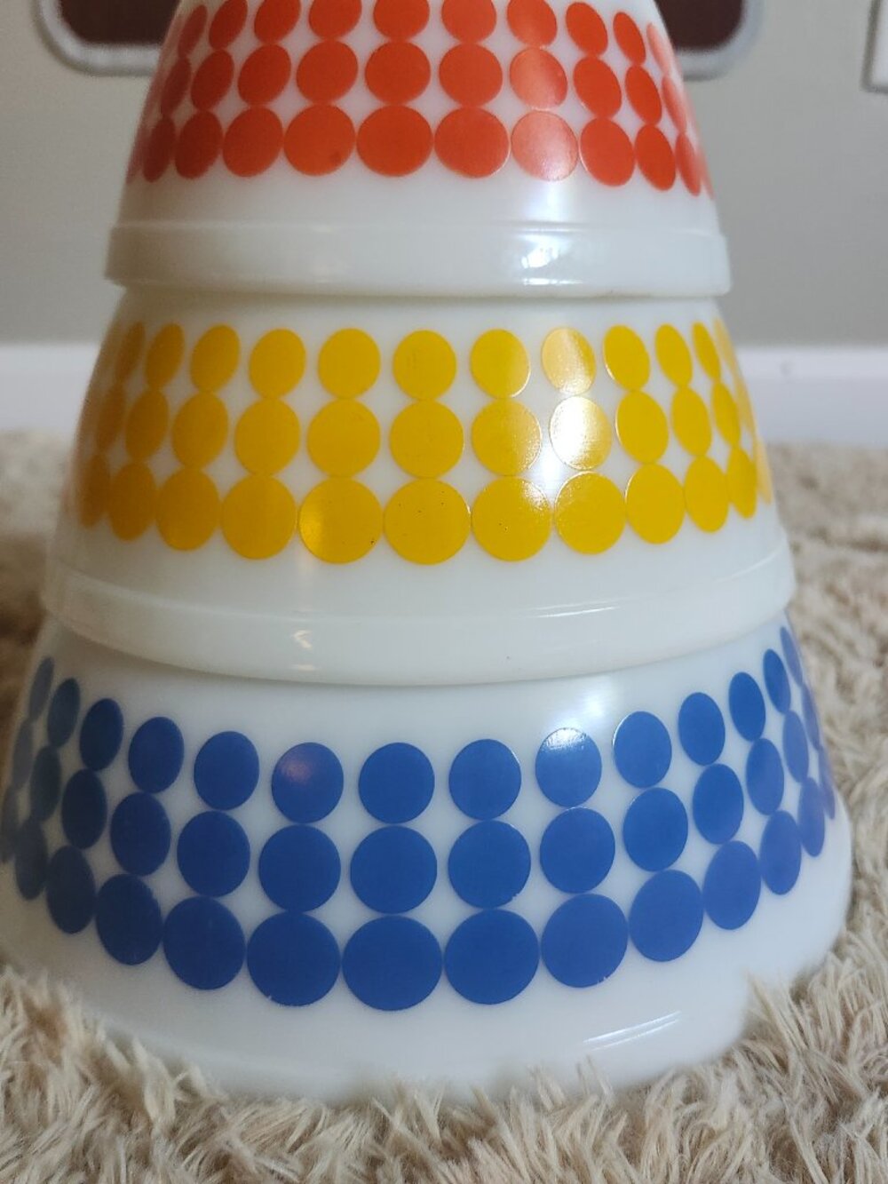 Pyrex mixing bowls, dots 404, 402 and 401